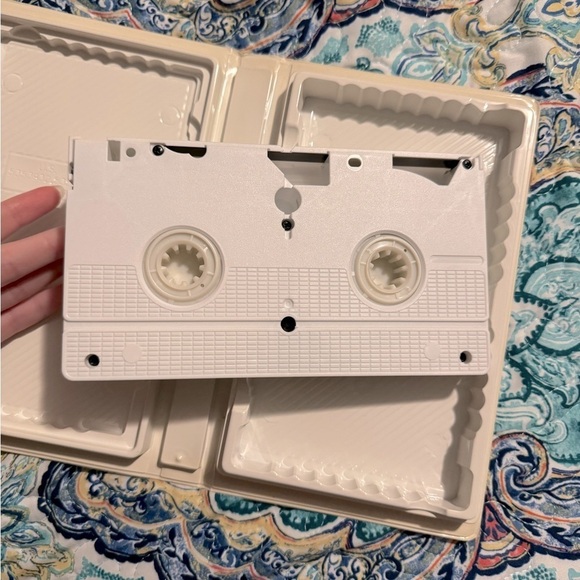 Vintage Hello Kitty’s Paradise Learn With Love VHS - Picture 5 of 5